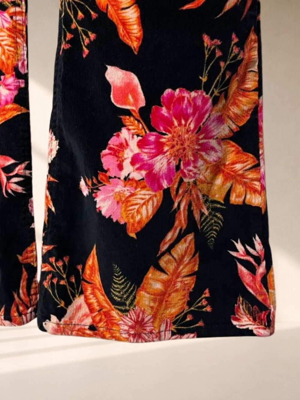 2/$20 SALE No Boundaries Y2K Floral Corduroy Flare Pants High Rise Tropical M - Picture 6 of 10